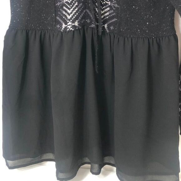 Torrid Sweater Top Peplum Knit Blouse Aztec Print Black and White Women Size 1 - Picture 3 of 8